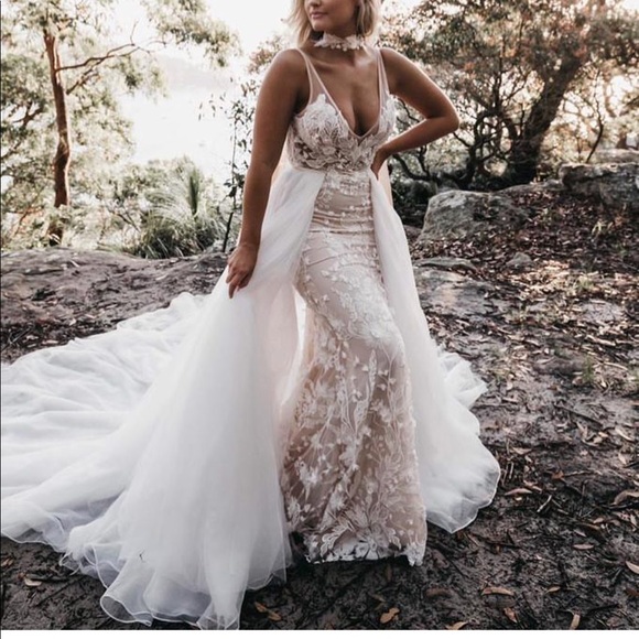 Removable Tulle Wedding Skirt - Picture 3 of 3